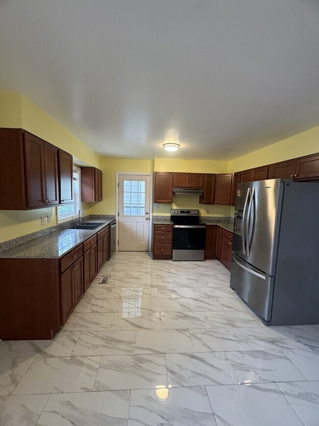 Building Photo - 123 Arthur Ct