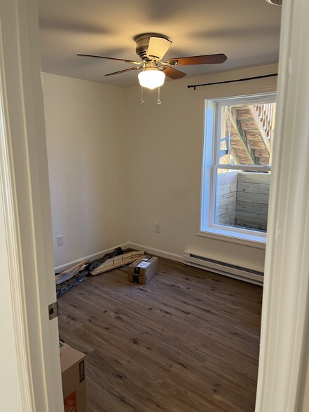 Bed 3 - 1503 Grissom Ln