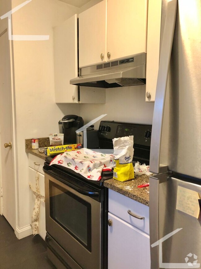 Building Photo - 9/1 Updated, spacious 3BR in South End nea...