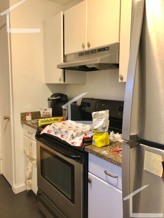 Primary Photo - 9/1 Updated, spacious 3BR in South End nea...