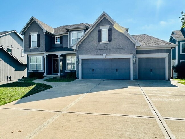 Primary Photo - {20067} Custom Built Home in Woodland Mano...