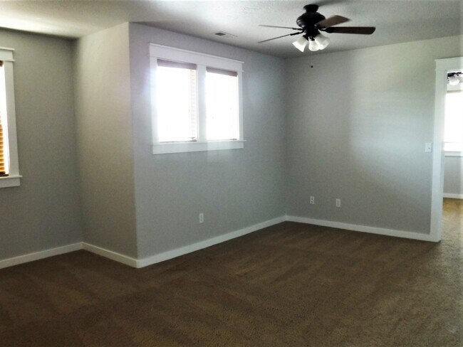 Building Photo - Beautiful 3 bed 2.5 bath home in the Cobblefield Crossing Subdivision in Meridian.