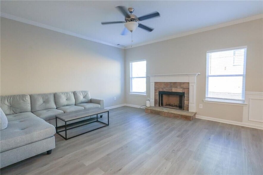 Building Photo - 225 Eva Way