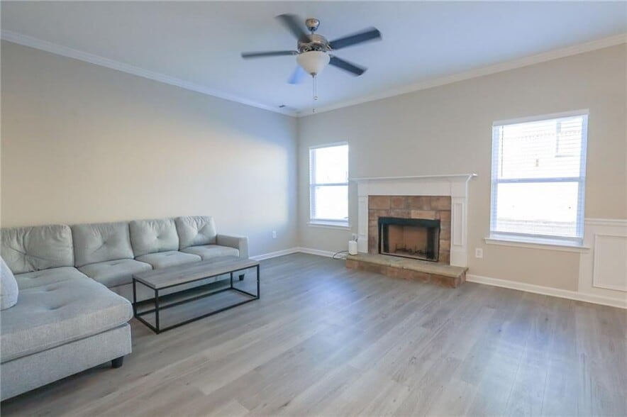 Building Photo - 225 Eva Wy