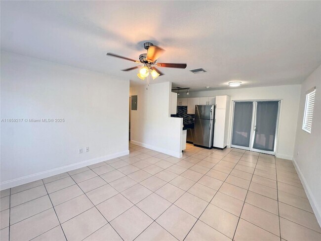 Building Photo - 1400 N 70th Way
