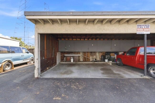 Building Photo - 662 Johanna Ave