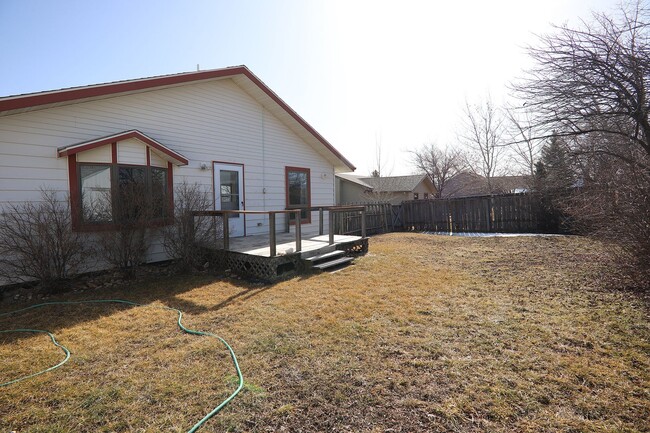 Building Photo - 3 bed, 1.5 bath house
