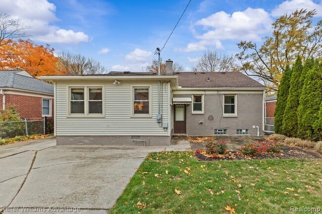 Building Photo - 4516 Robinwood Ave