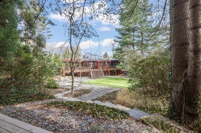 Building Photo - 38 Cumberland Ave