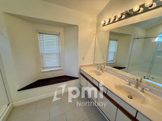 Building Photo - 1126 Meadowlark Dr