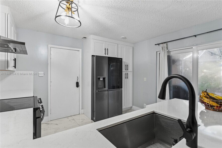 Building Photo - 11085 Neptune Dr