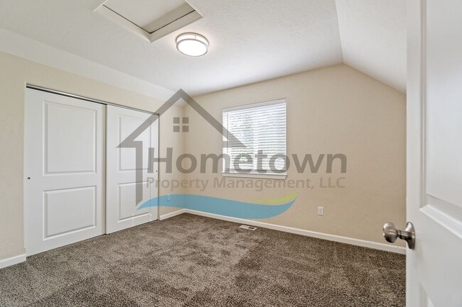 Building Photo - 2 Bedroom 2 Bath Home with Attached Garage...