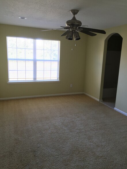 Building Photo - 6813 Misty View Dr