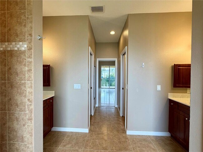 Building Photo - 1204 S San Mateo Dr