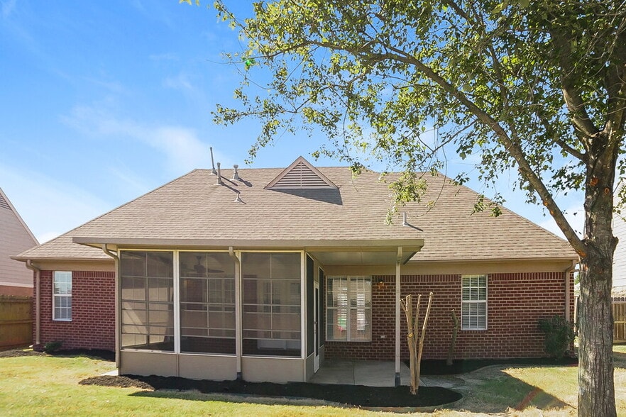 Building Photo - 5696 Nichols Dr