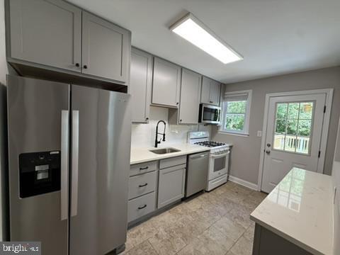 Building Photo - 5413 Pembroke Ave
