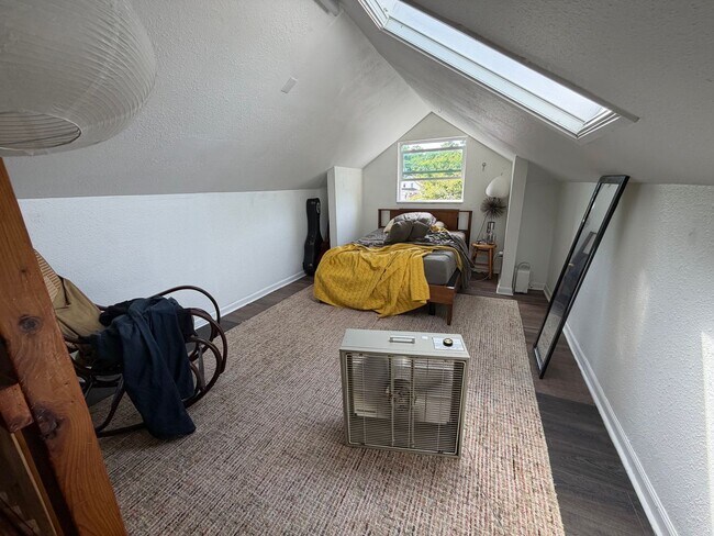 Building Photo - Charming 1,100 Sq Ft 2BR Home in South Park - Prime Seattle Location - Washer/Dryer in Unit!