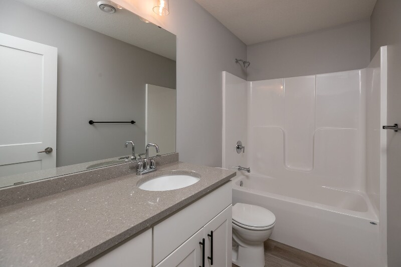 Building Photo - 2116 Twiggy Dr NE