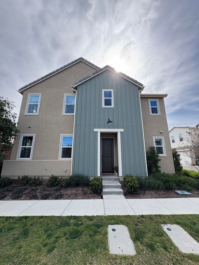 Building Photo - Beautiful Home Bedford Community!