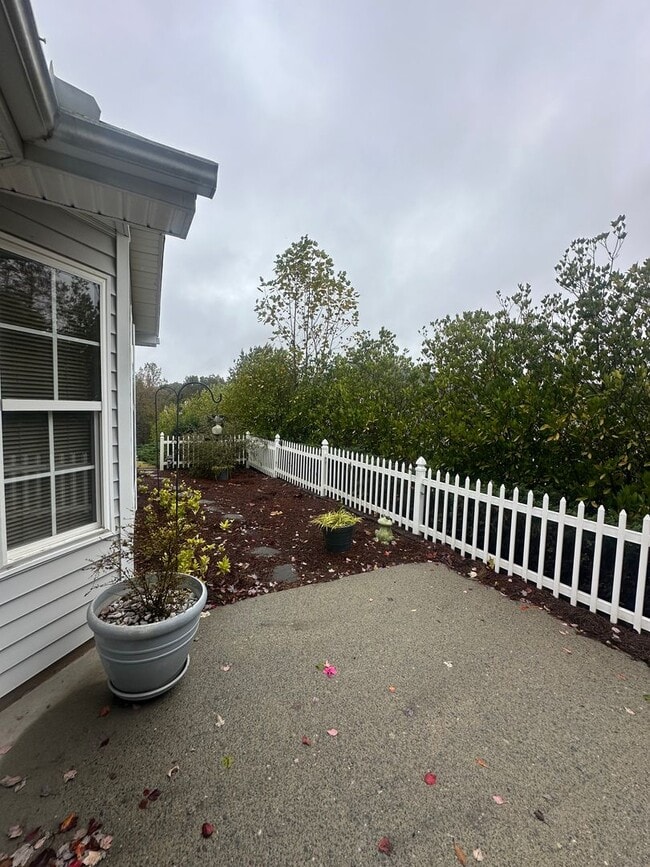 Building Photo - 4 Bedroom home in Gainesville!