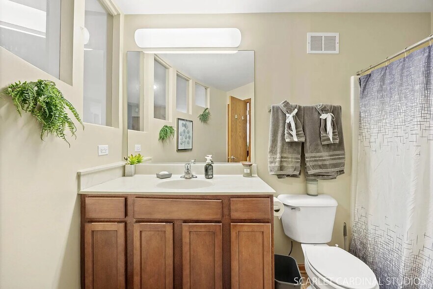 Building Photo - 1696 Simms St