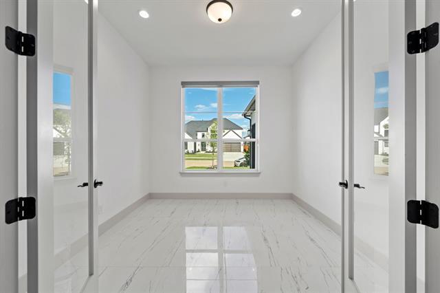 Building Photo - 10375 Great Days Dr