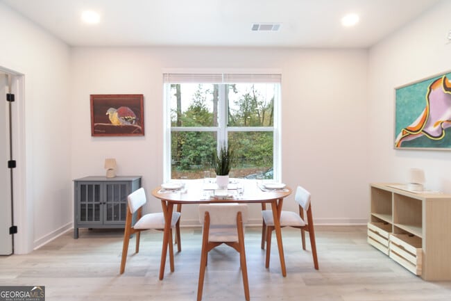 Building Photo - 240 Martha Dr