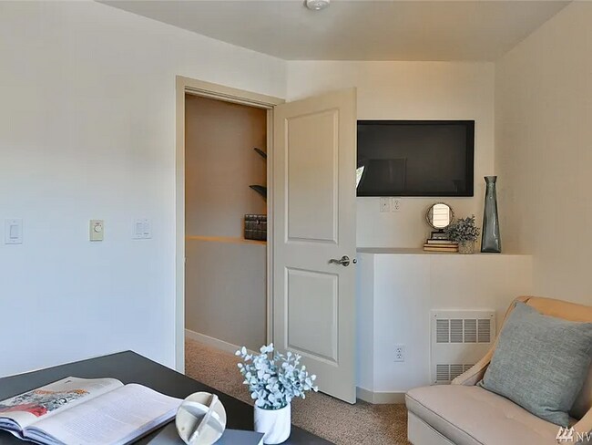 Building Photo - 12062 Minor Way