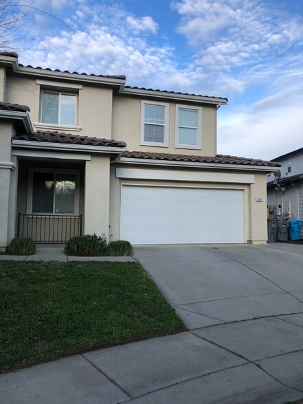 Primary Photo - 2141 Buck River St