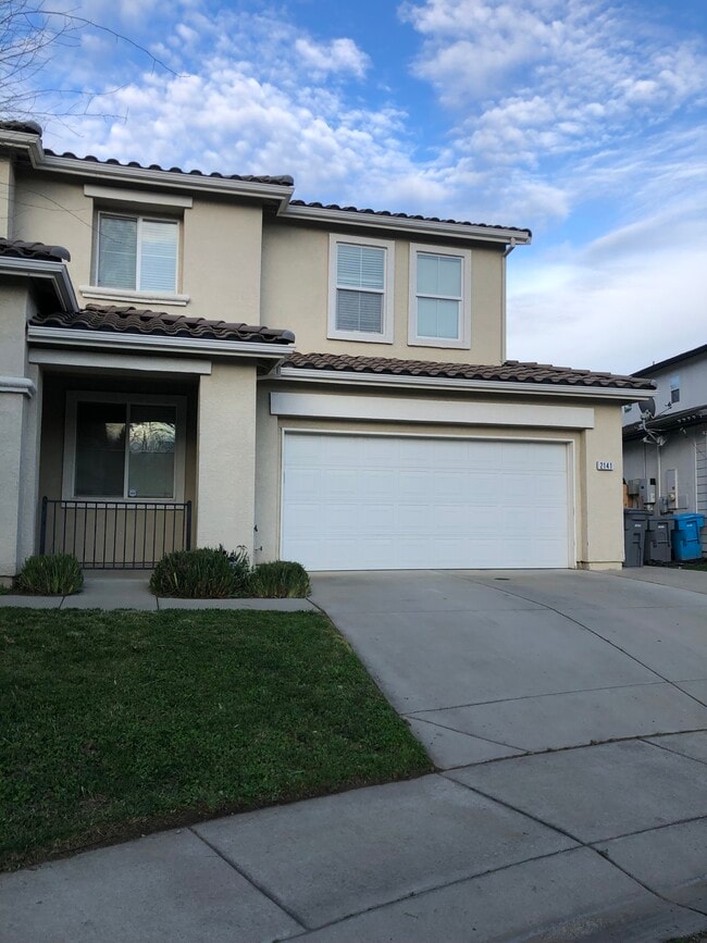 Building Photo - 2141 Buck River St