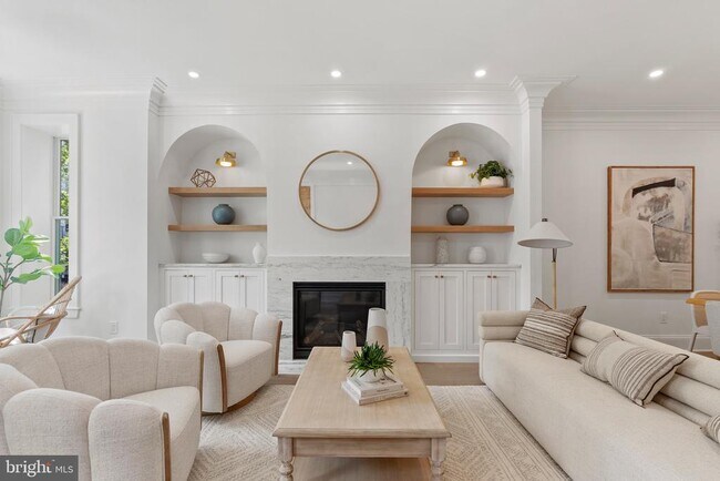 Building Photo - 2460 Ontario Rd NW