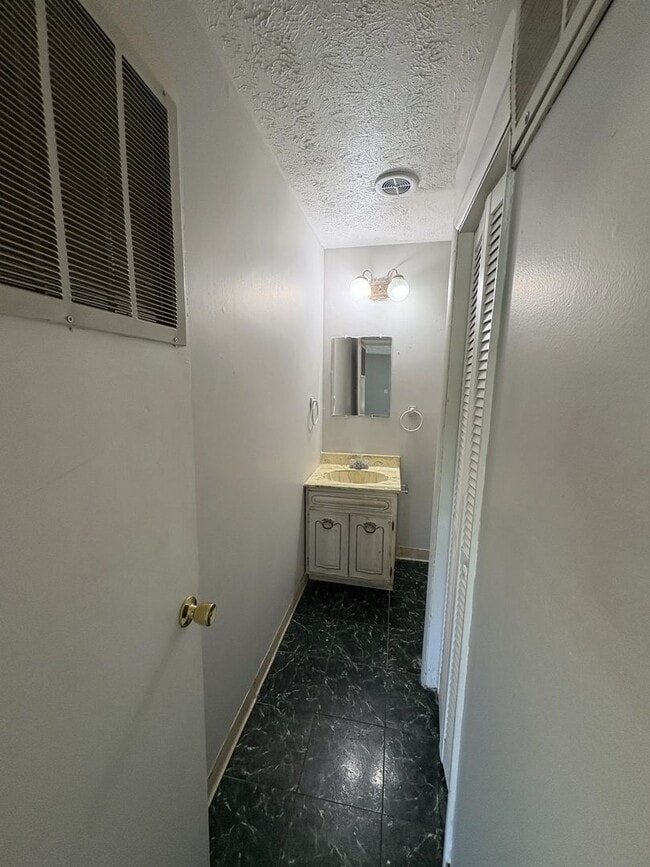 Building Photo - 46 Dantley Dr