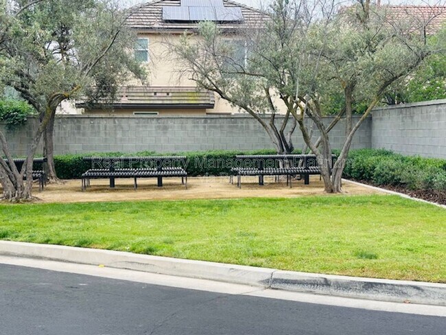 Building Photo - 3704 Savant Ln