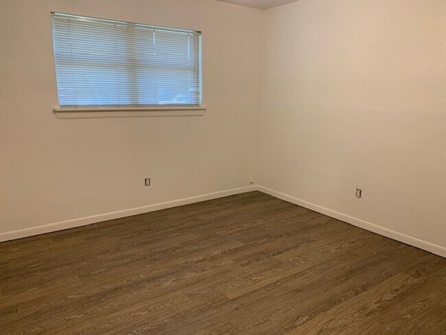 Building Photo - Spacious 3 Bedroom, 2 Full Bath Home Located in SW Ft. Worth!