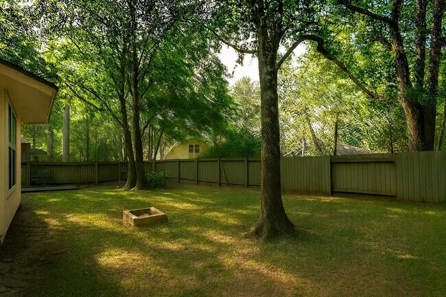 Building Photo - 83 Hidden Meadow Dr
