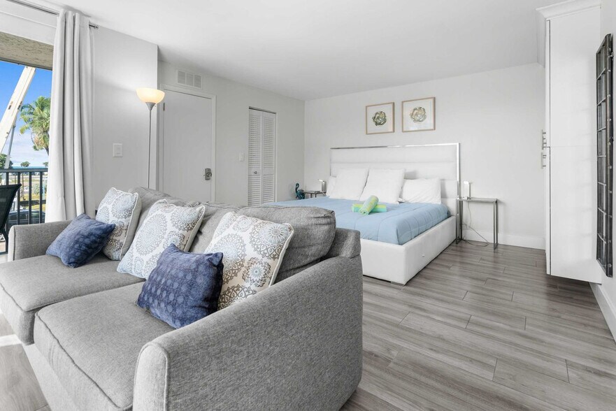 Building Photo - 5700 Bonita Beach Rd SW