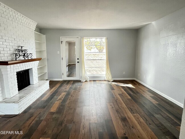 Building Photo - 6700 Escondido Dr