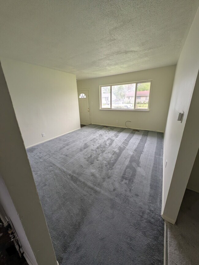 Building Photo - 5459 Bermuda Ln