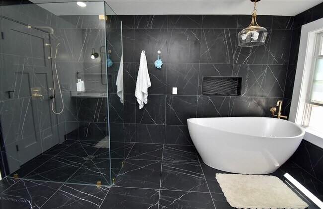 Building Photo - 5 Phil's Path