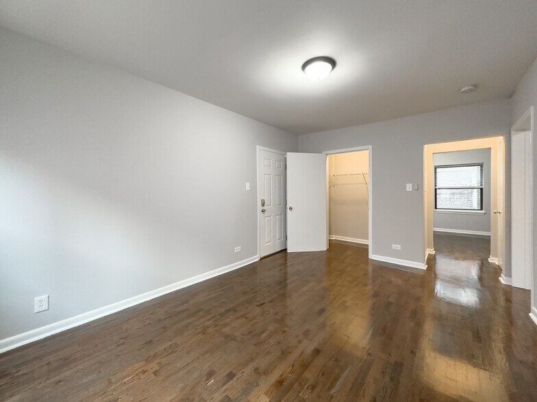 Building Photo - 5746 N Winthrop Ave