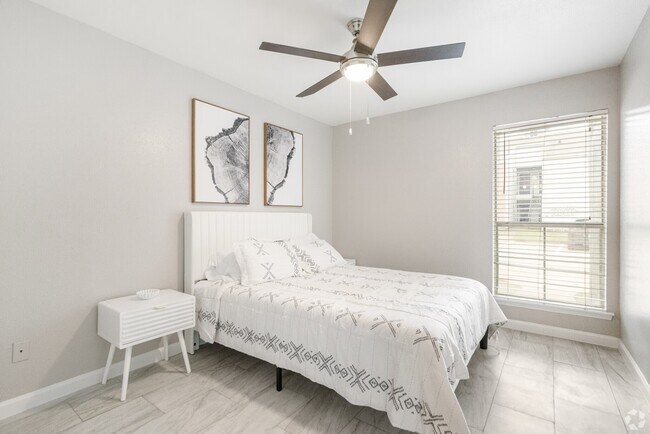 Building Photo - Move In with $0 Deposit + $299 Off