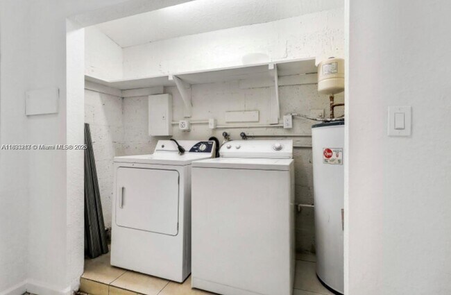 Building Photo - 817 SW 20th St