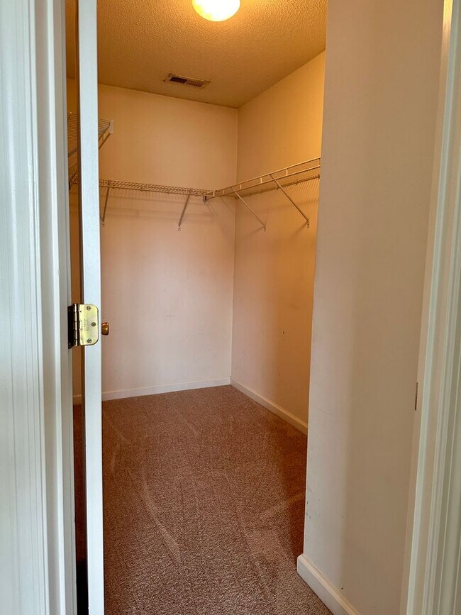 Building Photo - 105 E Coopers Ct