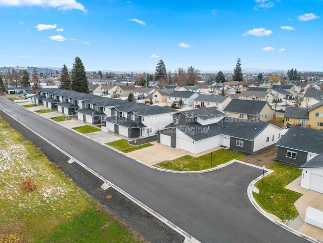 Building Photo - 1603 N Manifold Ln