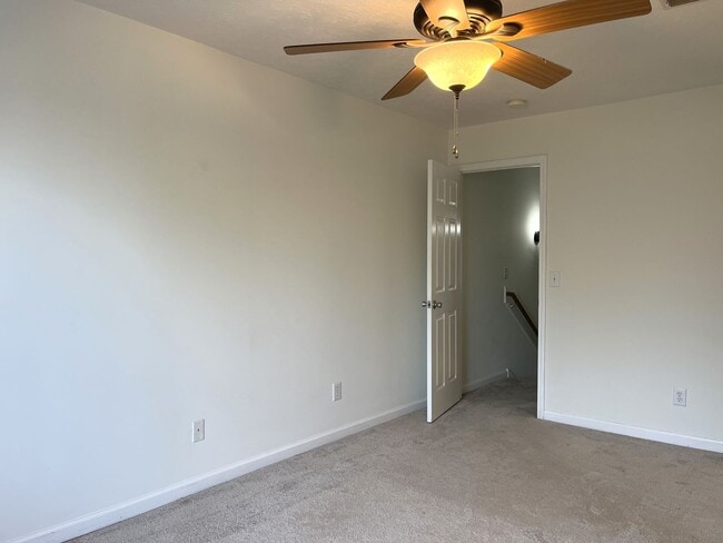 Building Photo - 2 Bedroom Townhome Near Lenox Village!