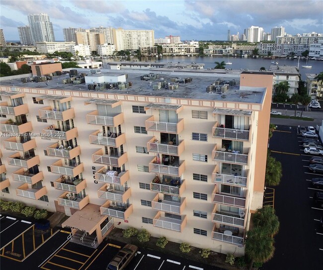 Building Photo - 2200 E Hallandale Beach Blvd