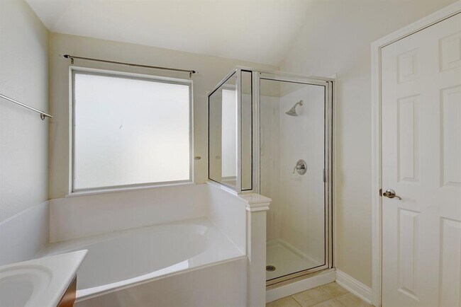 Building Photo - 1821 Village Oak Ct