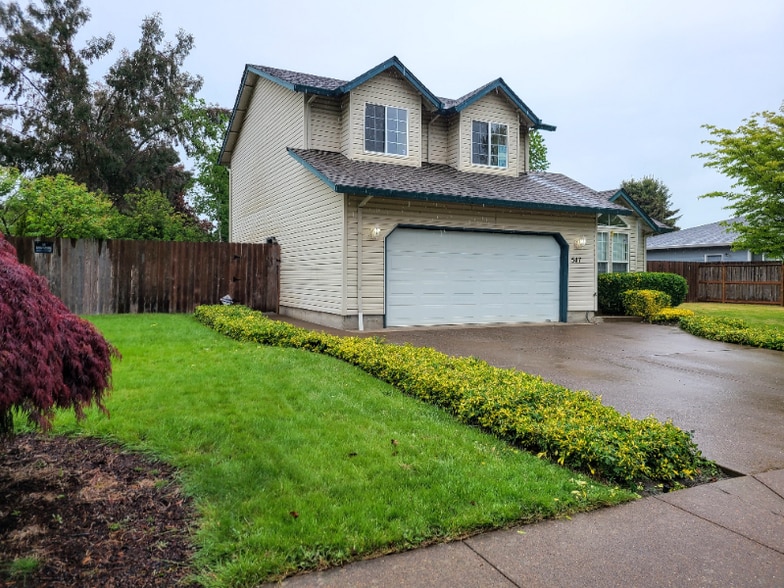 Building Photo - 547 NE 27th St