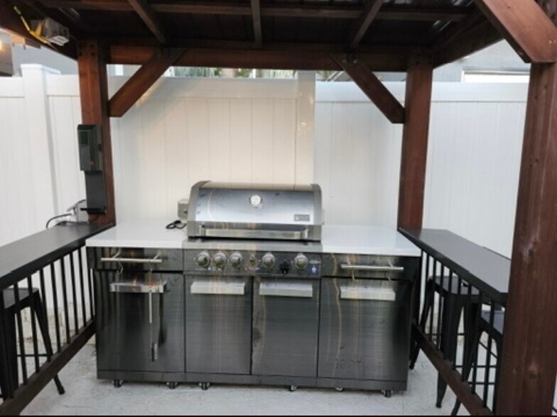 Building Photo - 4604 Bougainvilla Dr