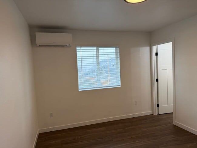 Building Photo - Brand new 3 bedroom 3 full bath townhouse in Thurston!